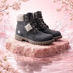 Timberland Women’s Black and Gray Boots